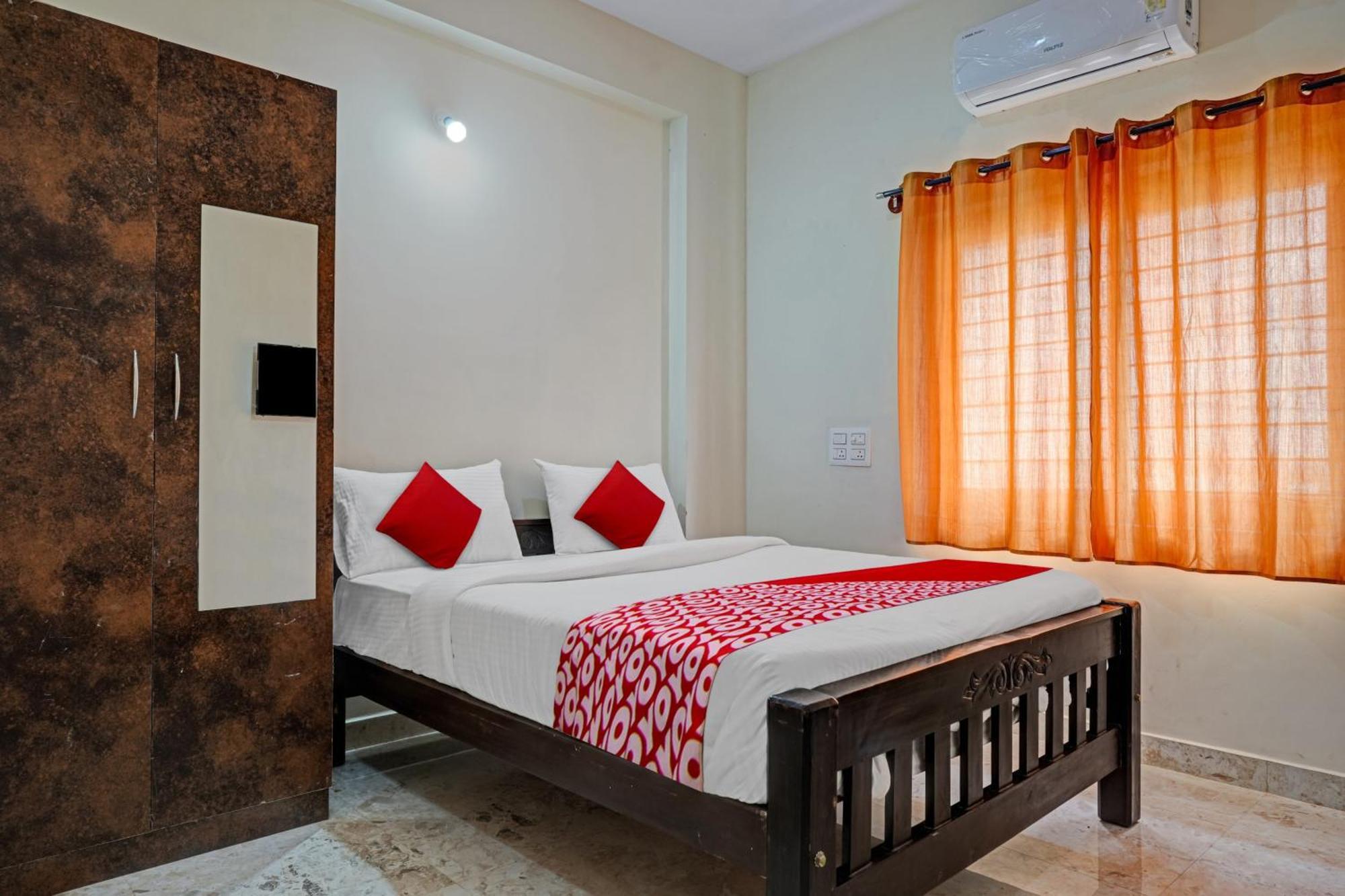 Hotel O Sri Chowdeshwari Boarding And Lodging Tavarikere Kültér fotó