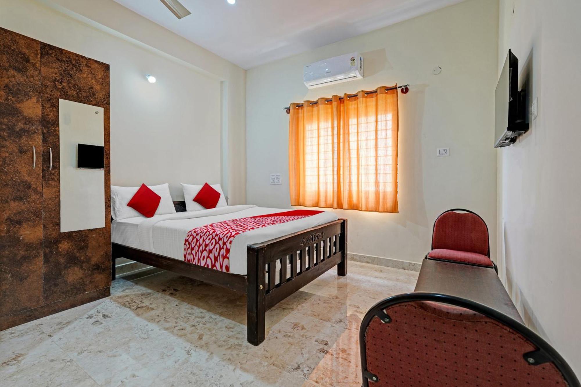 Hotel O Sri Chowdeshwari Boarding And Lodging Tavarikere Kültér fotó