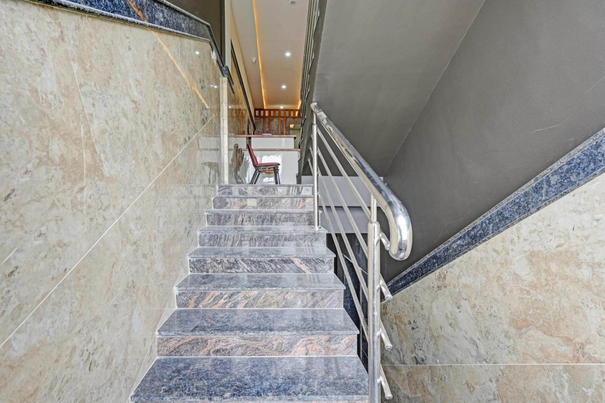 Hotel O Sri Chowdeshwari Boarding And Lodging Tavarikere Kültér fotó