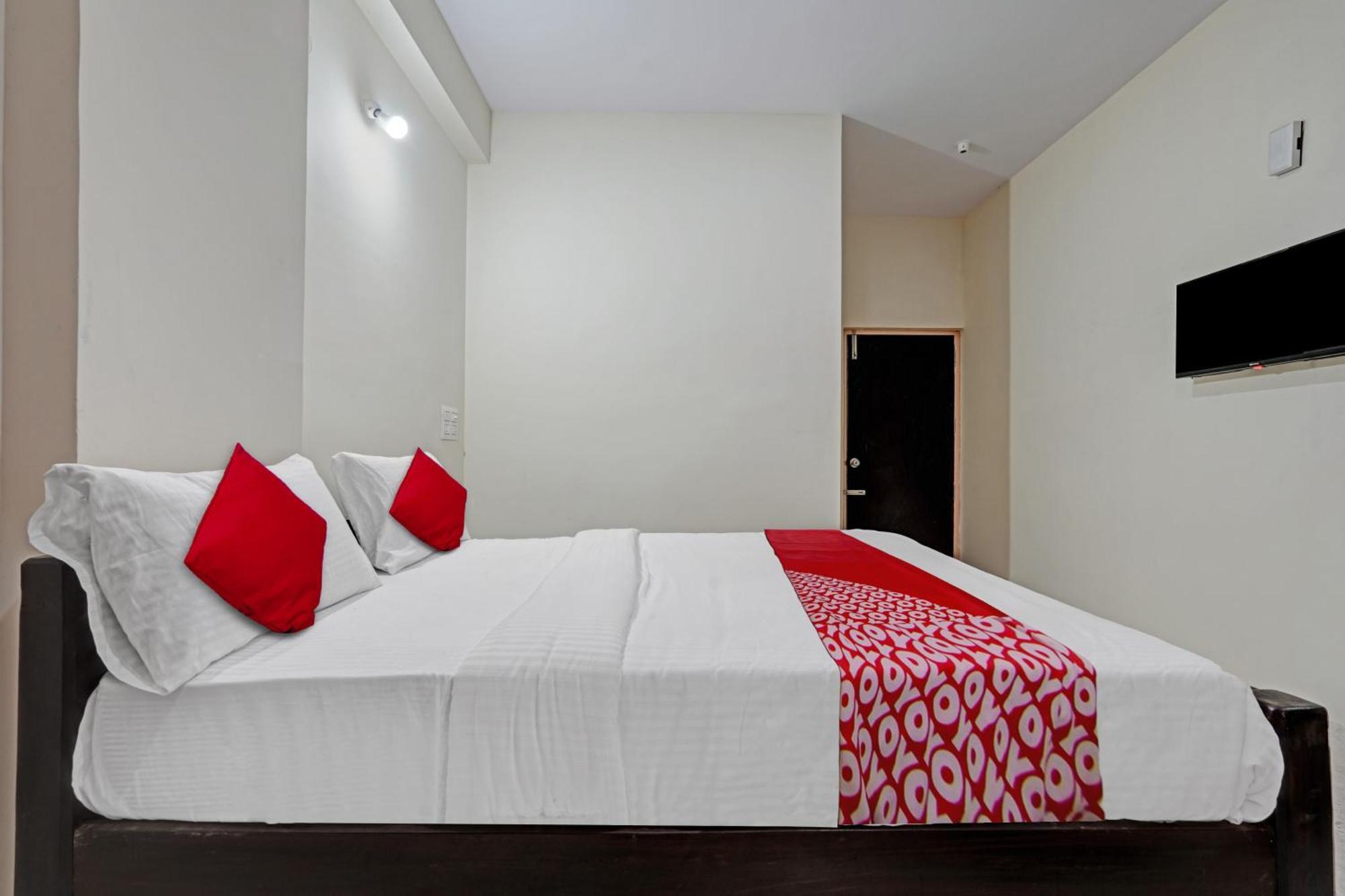 Hotel O Sri Chowdeshwari Boarding And Lodging Tavarikere Kültér fotó